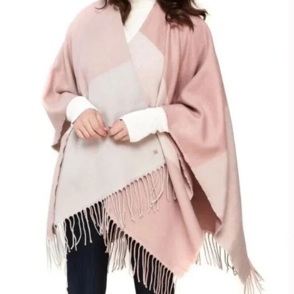 SOIA & KYO Scarf Cardigan Blanket All-In-One Perfect Travel Accessory Neutral